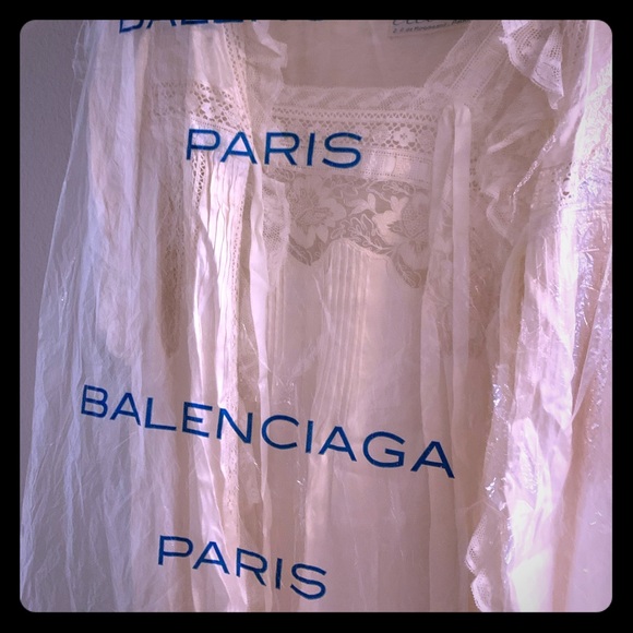 French nightgown and robe.